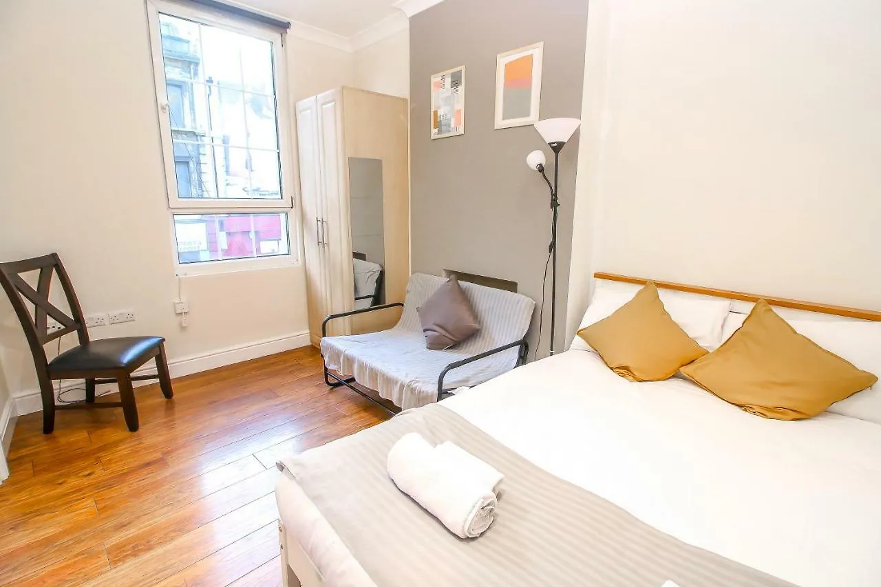 City View Flat @ Liverpool St. London