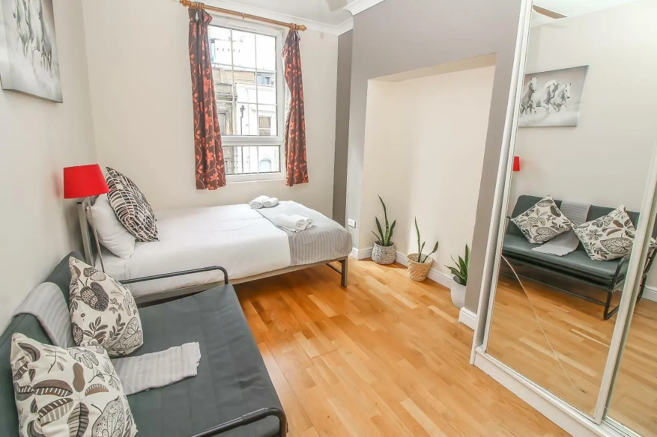 City View Flat @ Liverpool St. London