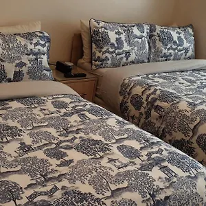 https://london-luxury-3-bedroom-flat-1min-walk-from-underground.brighton-hotels-england.com