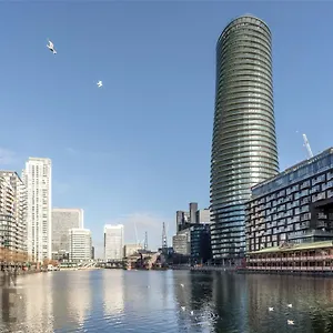 https://1-bedroom-luxury-canary-wharf-apartment-in-the-heart-of-london.brighton-hotels-england.com